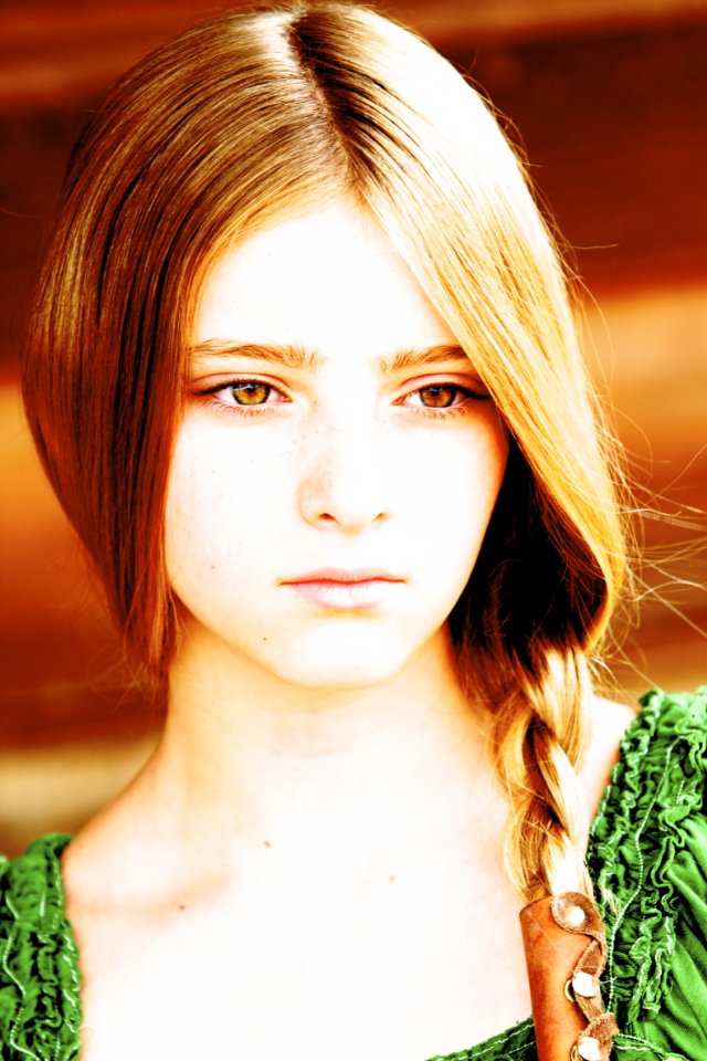 Willow Shields - Picture